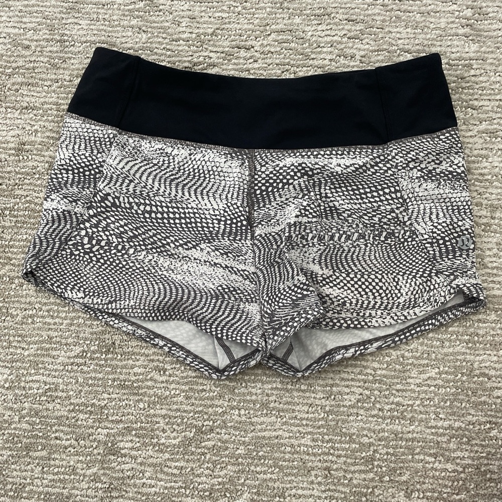 Lululemon Run Times Short II 4” in Swerve Vapor Metal Grey/Black